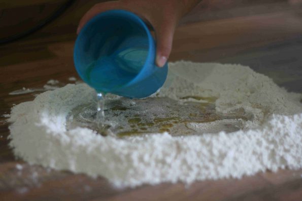 kids making homemade pizza