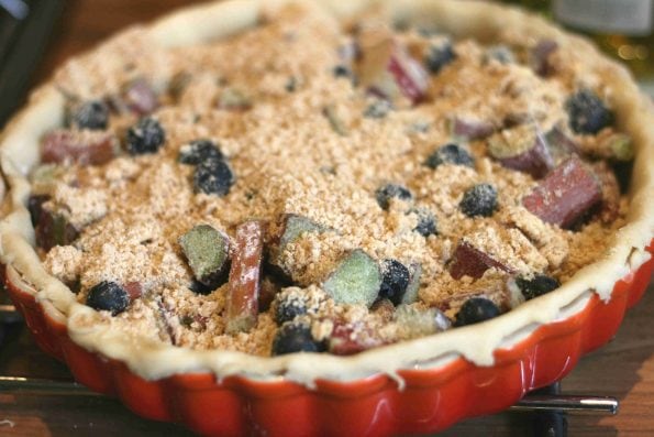 Rhubarb pie with crumble topping