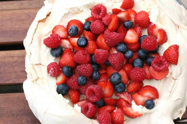 summer berry pavlova