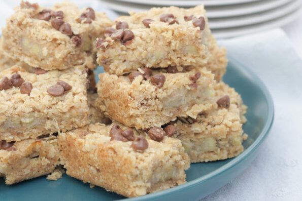 banana oatmeal bars on a green plate.