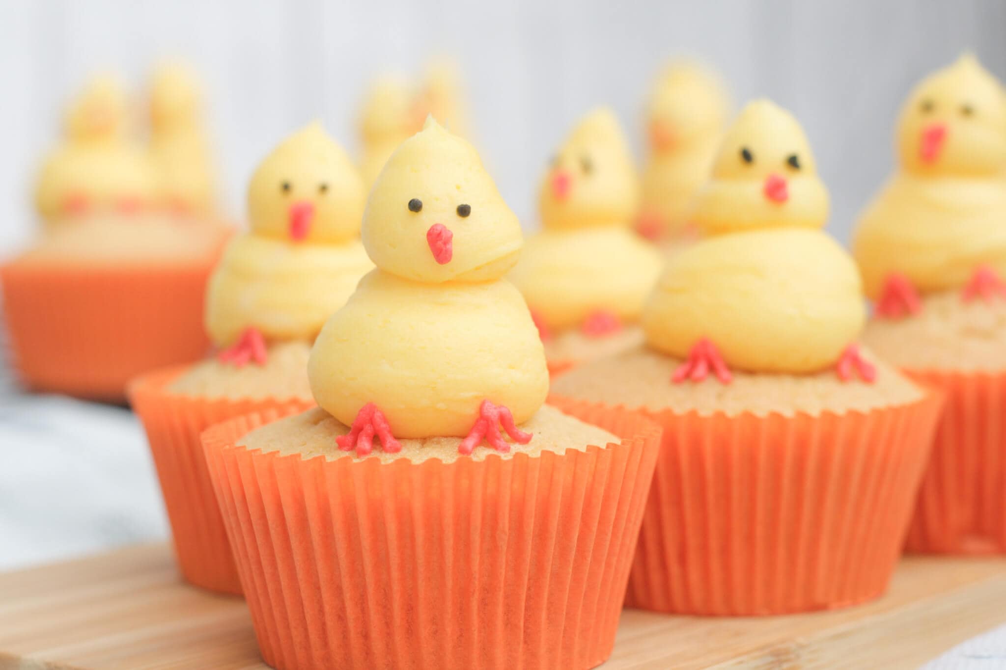 These cute Easter chick cupcakes are a fun bake for kids to make this ...
