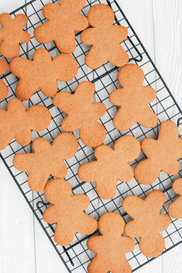 gingerbread men on a wire rack.