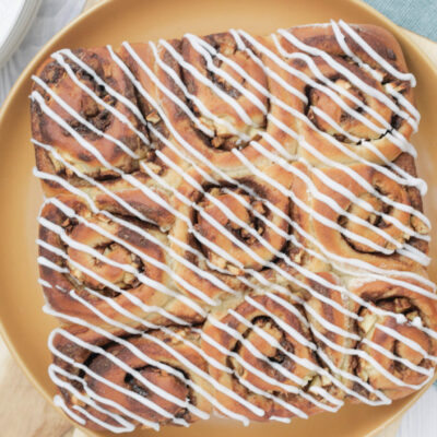 apple cinnamon rolls on a serving plate.